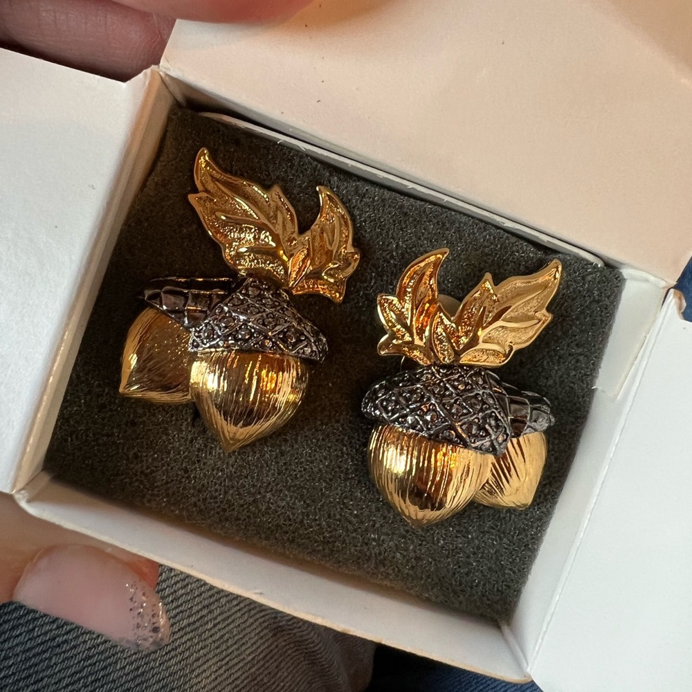 Vintage hazelnut clip on earrings